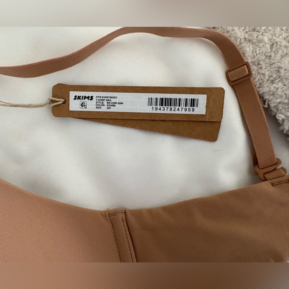 NWT Skims fits everybody T shirt bra 32c Color Ochre - Picture 3 of 4